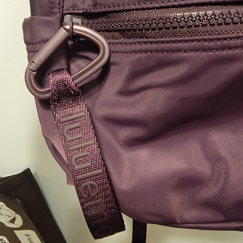 Lululemon New Crew Backpack 22L Updated Black Plum - Picture 9 of 9